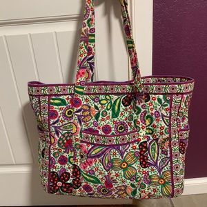 Gorgeous Vera Bradley Tote!